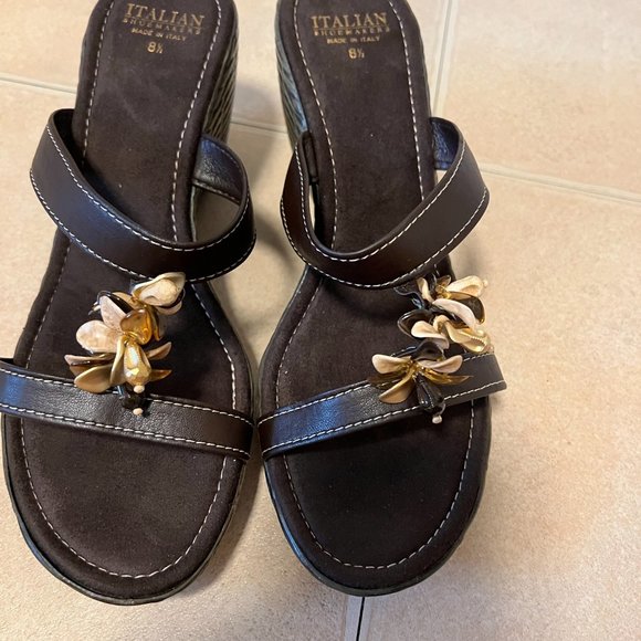 Italian Shoemakers - Brown Wedge w/Gold Flowers - 8.5 - Picture 2 of 4
